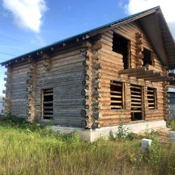 Продам деревянный дом 120кв. Можно под разборку. Находится в Одессе