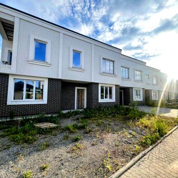 Продаж 2-поверхового будинку (таунхаусу) у закритому КМ Балатон