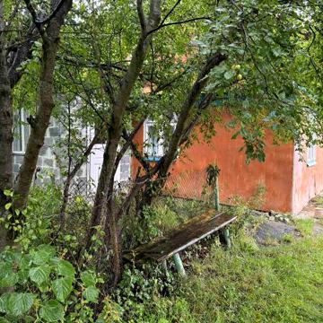 Продається будинок разом з земельною ділянкою (с. Яворів).