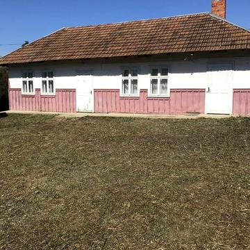 Продаєтся : Будинок з земельною ділянкою . С.Белелуя . Коломийський р-