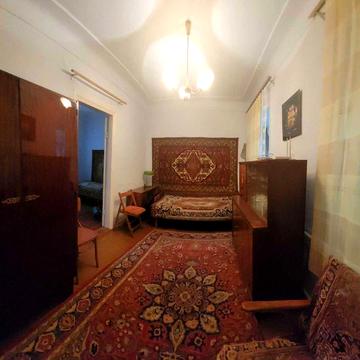 Продаю двокімнатну квартиру двір на три господаря вул. Богородична