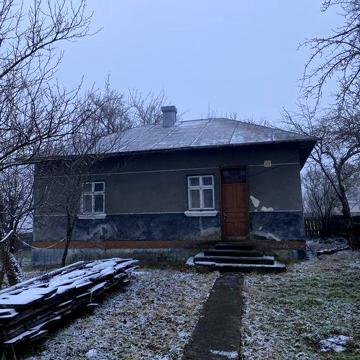 Продаж будинку в с. Підпечери, з подвірʼям та садом.