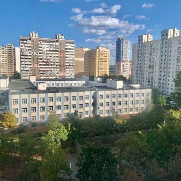 Продаж Квартири, метро Позняки,меблі та техніка залишаются,без комісій