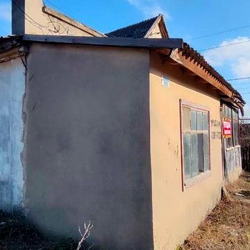 Продам квартиру на земле под ремонт. Центральная улица.
