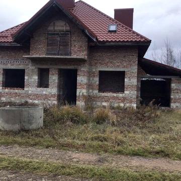 Дешево збудований особняк в місті