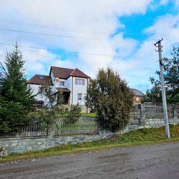 Будинковолодіння в Карпатах  поруч з гірськолижним комплексом "Плай".