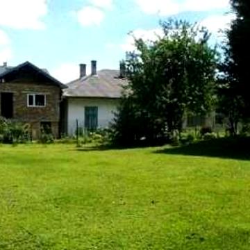 Продається квартира + господарська споруда