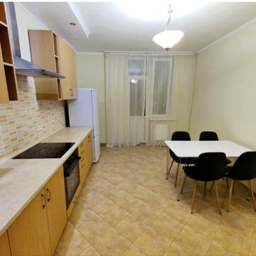 метро Деміївська| проспект Лобановского 150Д | низький поверх. 50м2