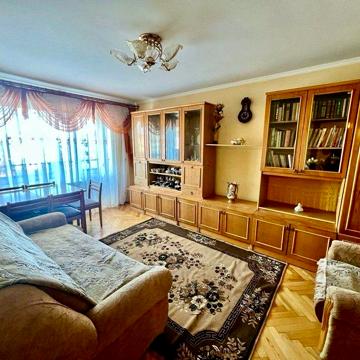 Продається 3-кімнатна квартира. Чортків