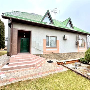 Ладожська вул., 1б