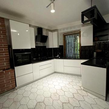 Продам 4-к квартиру на улице Троицкой/Центр