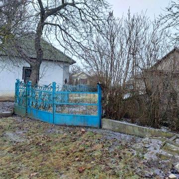 Продаж будинку з літньою кухею і прибудовами