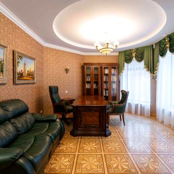 Стоянка. Будинок у найкращому містечку зі своїм озером