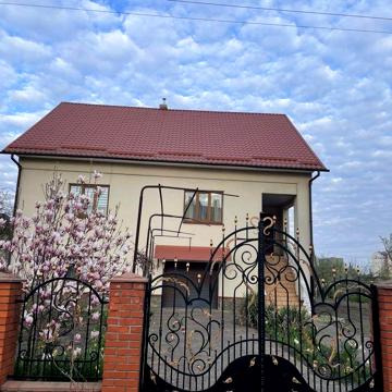 Будинок у м . Бурштин