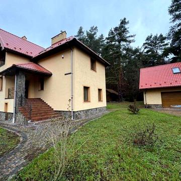 Продається двоповерховий  будинок у Брюховичах поряд з лісом