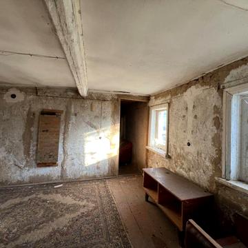 Продам ділянку зі старим будинком на жилій вулиці міста Узина