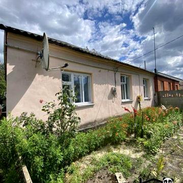 Терміново продається просторий будинок з цегли 75 кв. Сарни