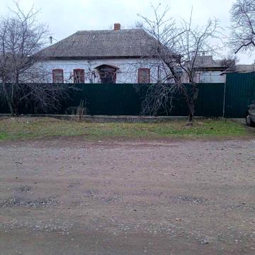 Продаю дві суміжні земельні ділянки з будинками , без посередників