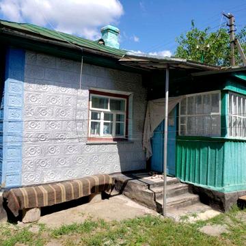 ПРОДАЄТЬСЯ будинок із земельною ділянкою в центрі м. ТЕПЛИК