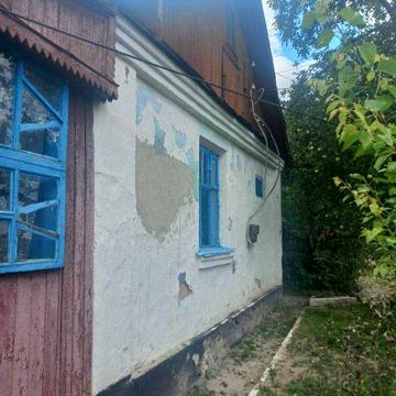 Будинок без ремонту поблизу річки
