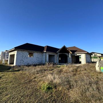 Продается коробка дома по цене участка