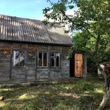 Будинок з великою ділянкою 35 соток, і струмком поряд