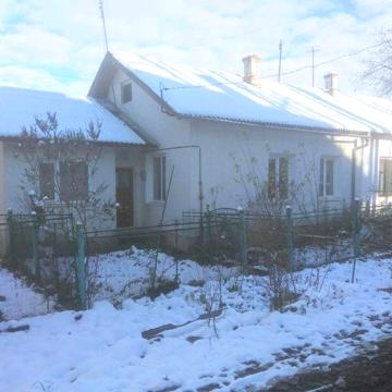 Продаж половини будинку