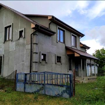 Будинок незавершене будівництво