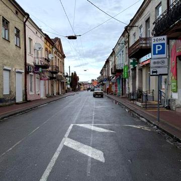 1-кімнатна квартира в центрі міста. Під ремонт та власне опалення!