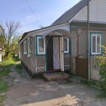 Продаж пів будинку