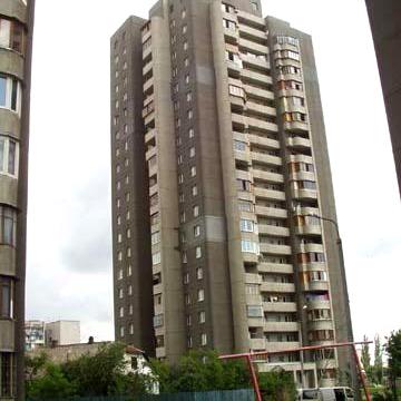 Продам  4х комнатную квартиру, под ремонт, ул. Азербайджанская