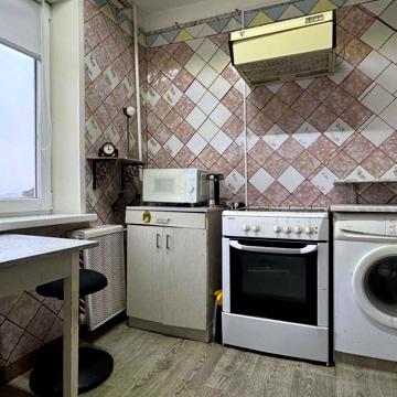Тополя-3 вул., 56