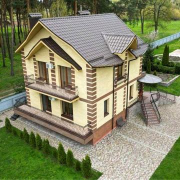 Заміський будинок з ділянкою