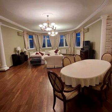 здам чудову  квартиру на Подолі біля Дніпра