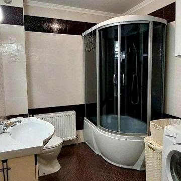 Інститутська вул., 15