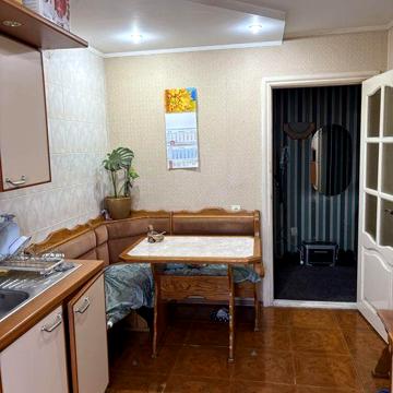 Продам 3-х кімнатну квартиру на Ближньому Замості по вул. Довженка 40.