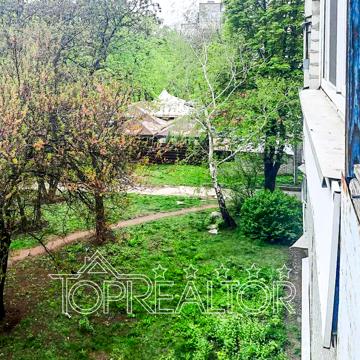 Нескорених вул., 33