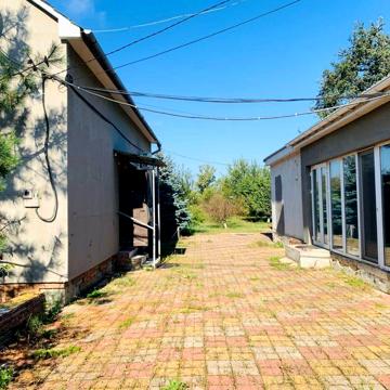 Добротный загородный дом для дружной семьи