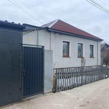 Будинок недалеко від центру