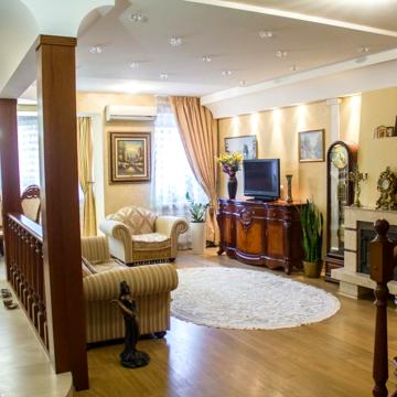 Парусна вул. (Героїв Сталінграду), 3