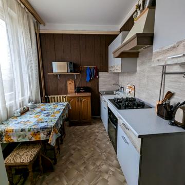 Хіміків вул., 4