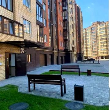 Академіка Сахарова вул., 5