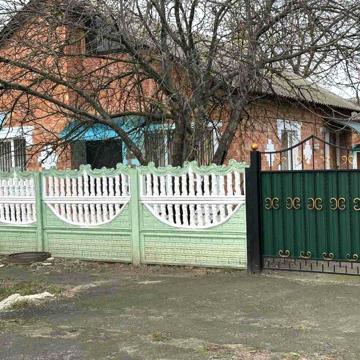 Продам житловий будинок із земельною ділянкою