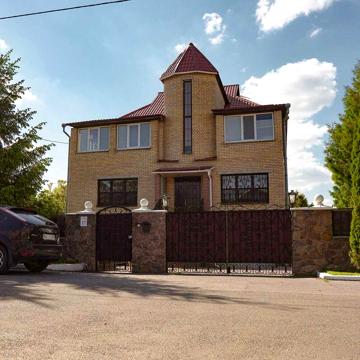 Продам свій 2 поверховий будинок з ділянкою на 15 соток, 220 кв. м
