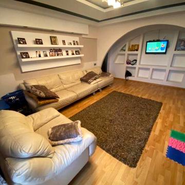 Сдам 3 комн. Квартиру на пр. Поля  (центр)