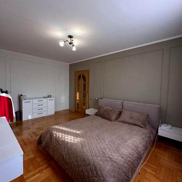 Продажа 5к квартира Карпатської Січі вулиця