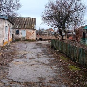 Продам  ділянку  з будинком.