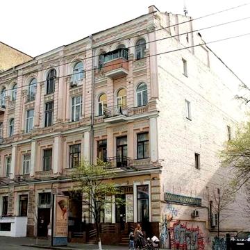 Квартира 2х  продается в царском доме ,центр,фасад,м.Университет