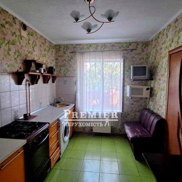 У продажу будинок з мансардою у передмісті Чорноморська.
