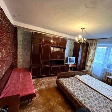 Ринок Юність, метро Лісова  пішки, вільна!
